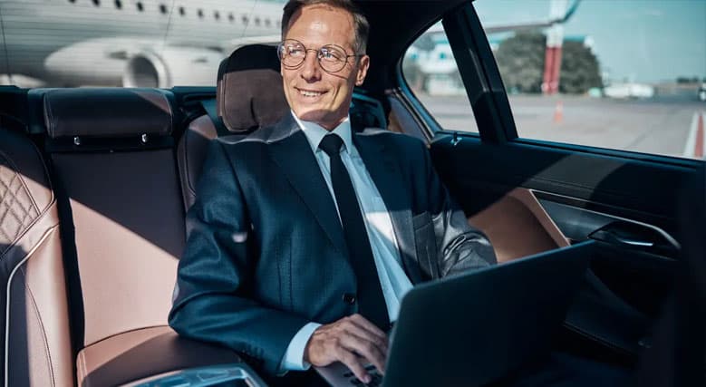 5 Situations Where Hiring a Seattle Limo and Airport Services Actually Makes More Sense Than Driving Yourself